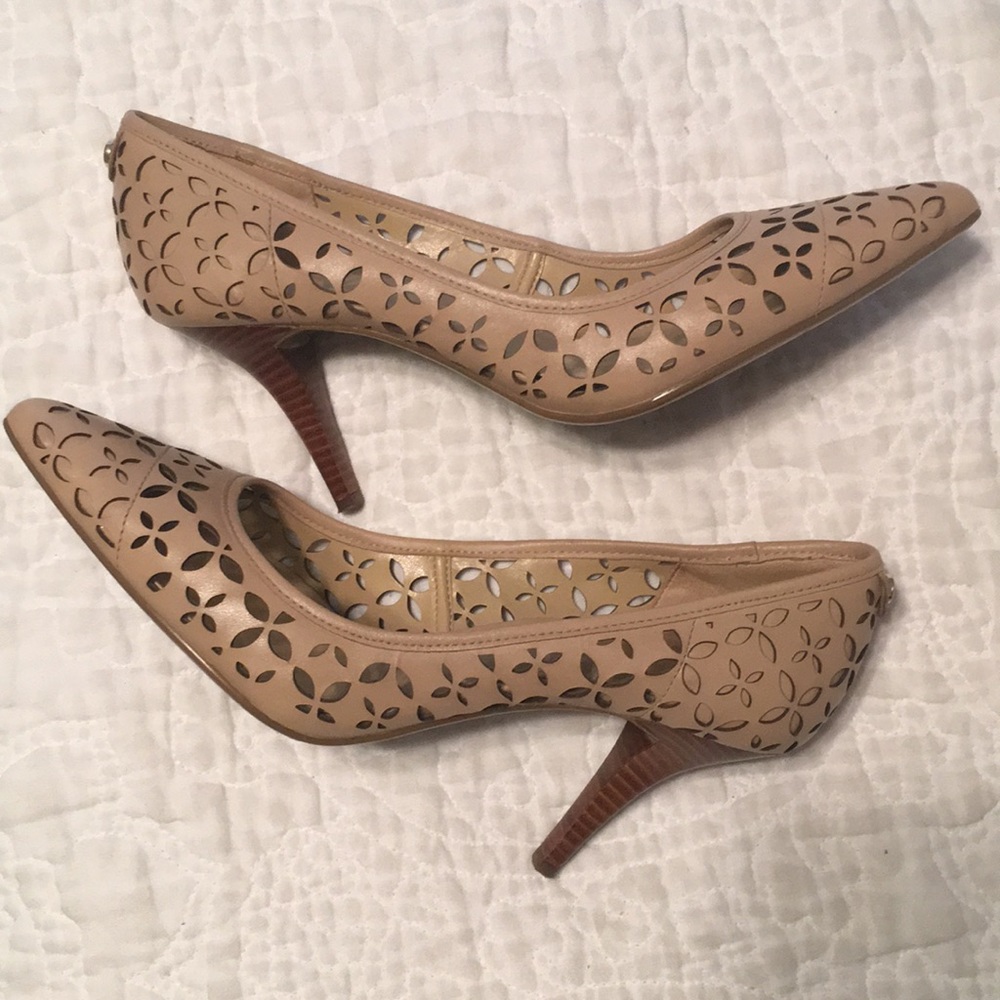 Classic Nude Pumps + Feminine Details